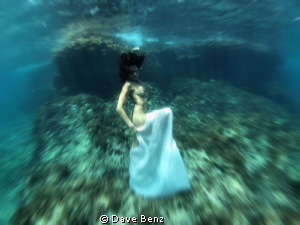 Underwater Modelshooting in spain.
Great work...but cold... by Dave Benz 